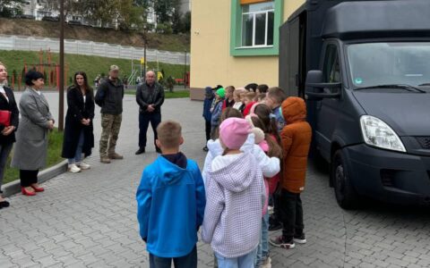 Передали військовим командно-штабний автомобіль!