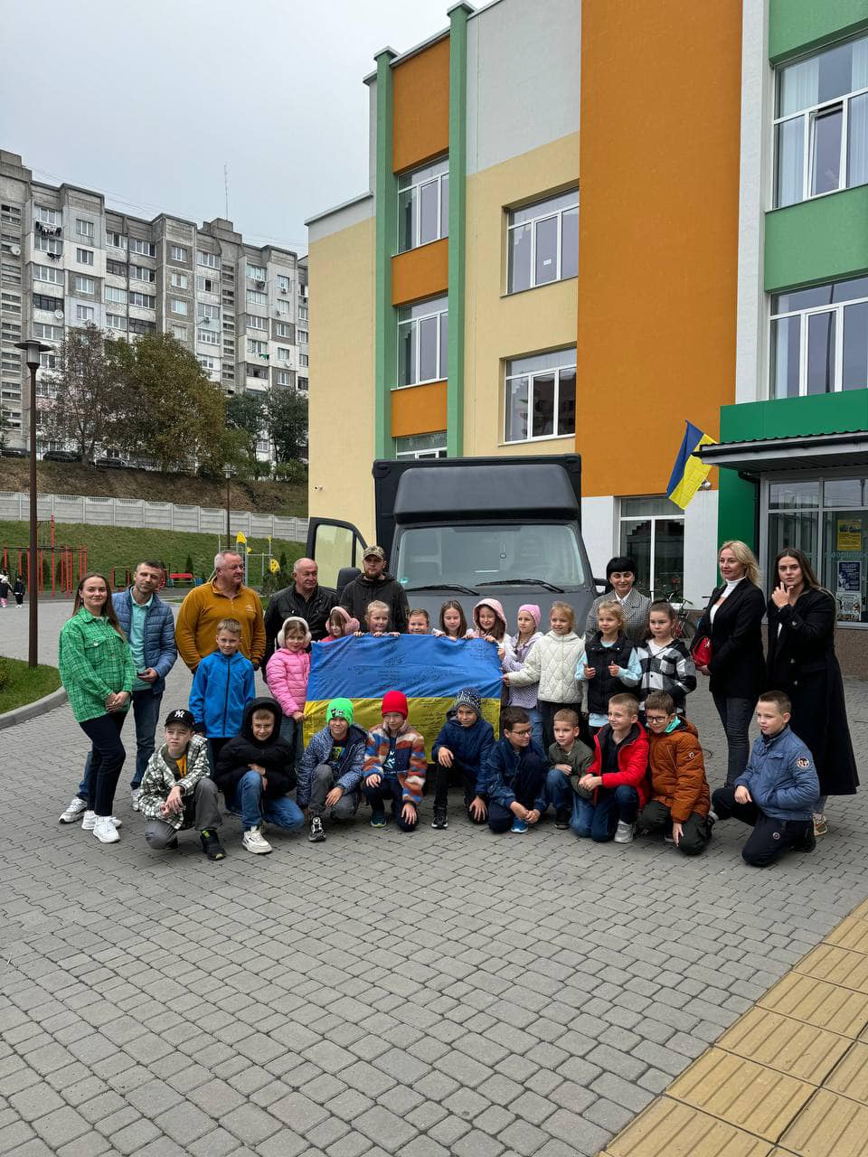 Передали військовим командно-штабний автомобіль!