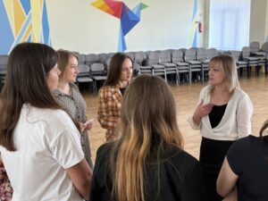 Наша Вероніка Луценко з потужною командою психологинь міста провела тренінг для батьків